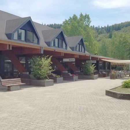 מורול Hotel Domaine Du Lac Chambon מראה חיצוני תמונה