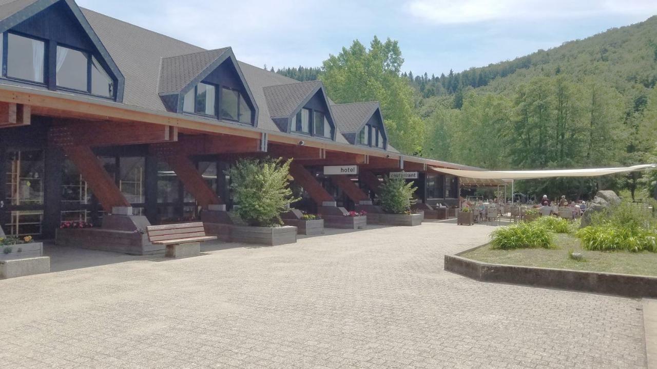 מורול Hotel Domaine Du Lac Chambon מראה חיצוני תמונה